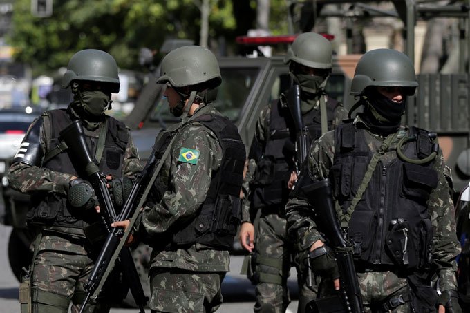 Governo mantém Forças Armadas no Rio até fim do ano