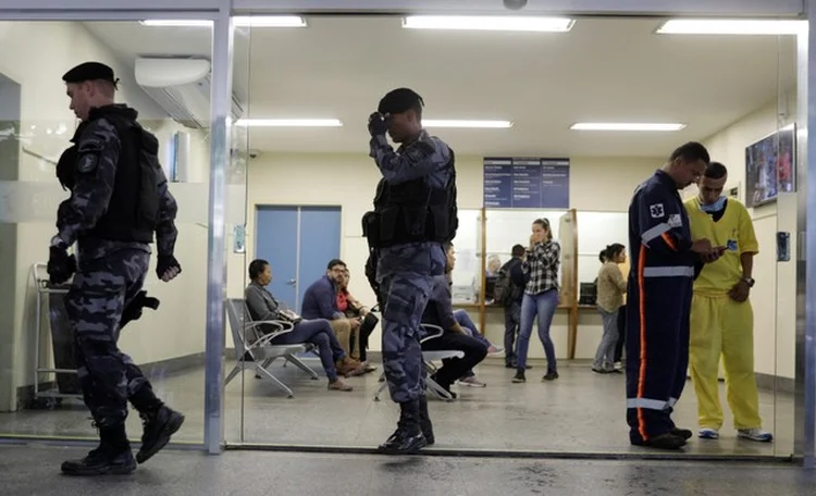 POLICIAS NO HOSPITAL MIGUEL COUTO: dois policiais foram presos por morte de turista  / Ricardo Moraes/ Reuters