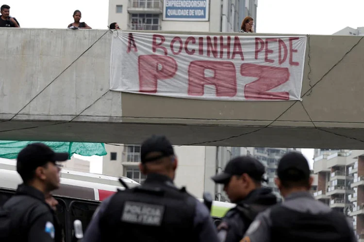 Rocinha: desde a semana passada, a população local voltou a conviver com o medo e os casos de ferimentos por bala perdida voltaram a acontecer (Bruno Kelly/Reuters)