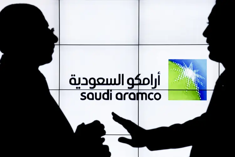Arábia Saudita espera levantar até US$ 100 bilhões com a listagem. (Kostas Tsironis/Bloomberg)