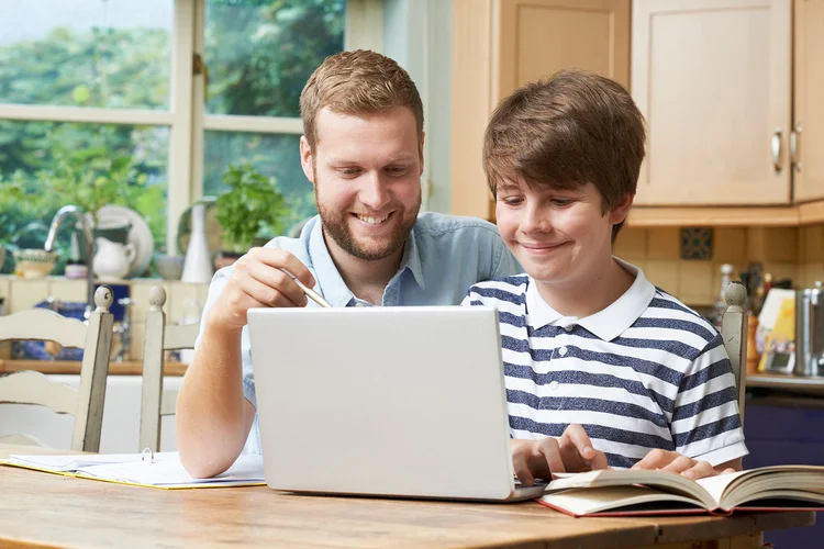 Se o pai ou a mãe não tem mais a guarda do filho, apenas as despesas médicas e com educação são dedutíveis do IR (Highwaystarz-Photography/Thinkstock)