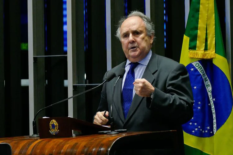 Cristovam Buarque: "agora, não me sensibiliza ele vir sob a condição de ser candidato a presidente. Acho muito ruim. Acho que ele devia vir disputar com os outros" (Roque de Sá/Agência Senado/Agência Senado)