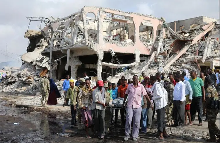 Somália: a explosão tinha como alvo um hotel em uma rua movimentada no distrito de Hodan