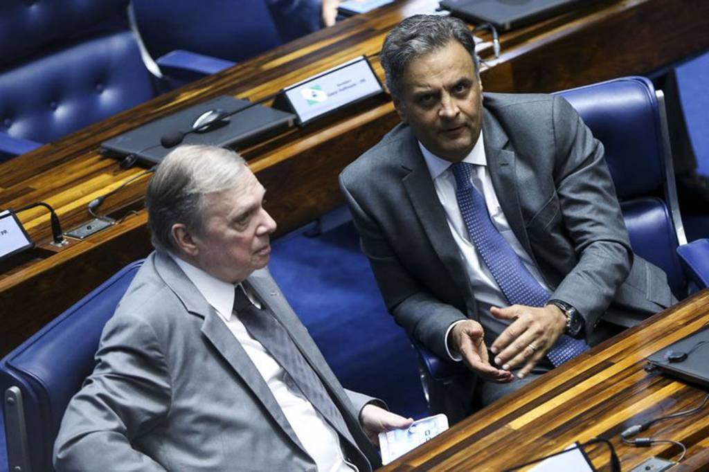 Tasso: Aécio deve decidir sobre presidência do PSDB nesta semana
