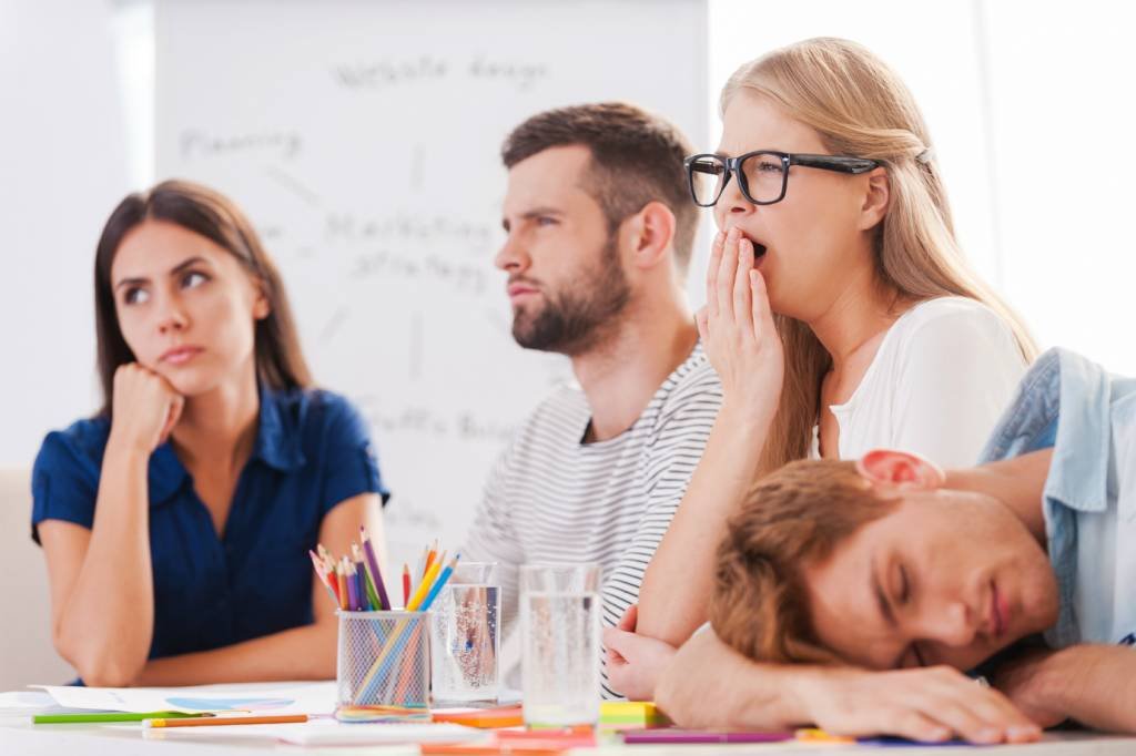 Tédio no trabalho, apresentação chata Tédio no trabalho, apresentação chata