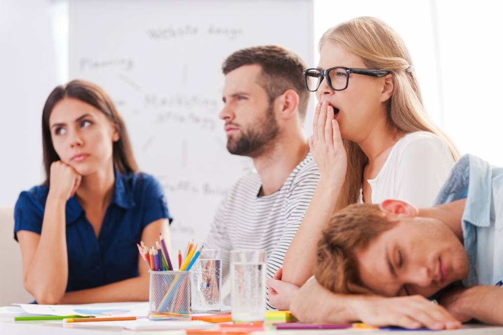 Tédio no trabalho, apresentação chata