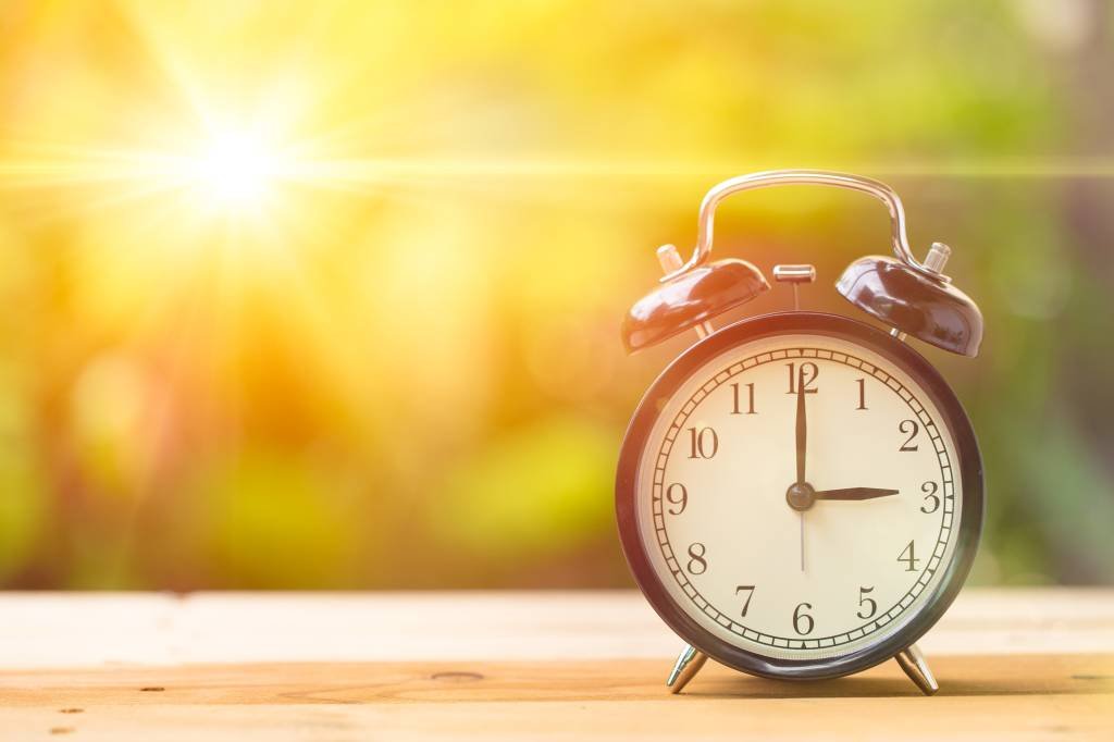 Relógio: Horário de verão vai vigorar até o terceiro domingo de fevereiro de 2019 (coffeekai/Thinkstock)