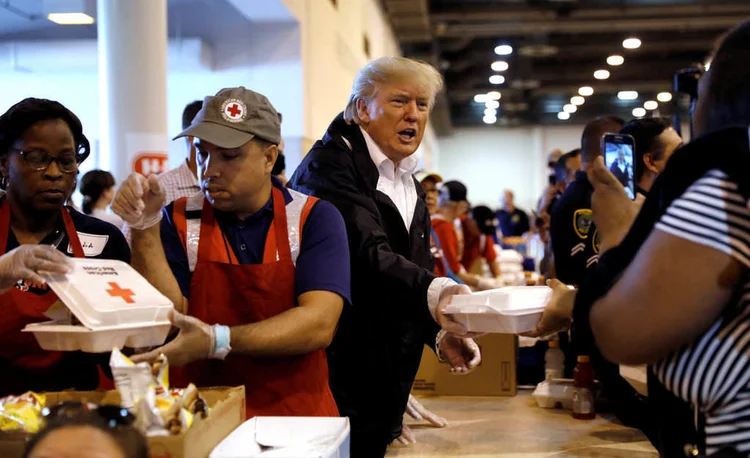 Trump: o presidente só chega hoje para a visita duas semanas depois do furacão Maria ter devastado Porto Rico