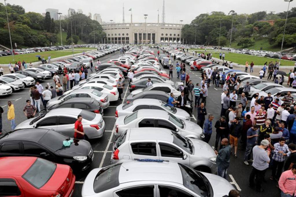 PROTESTO DE MOTORISTAS DO UBER EM SÃO PAULO: projeto de lei defendido pelos taxistas pode ser votado na terça-feira no Senado (Paulo Whitaker/Reuters)