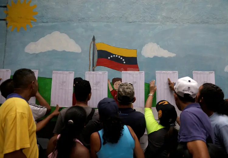 Venezuela: após as eleições para eleger governadores na Venezuela, os opositores questionaram os resultados (Ricardo Moraes/Reuters)