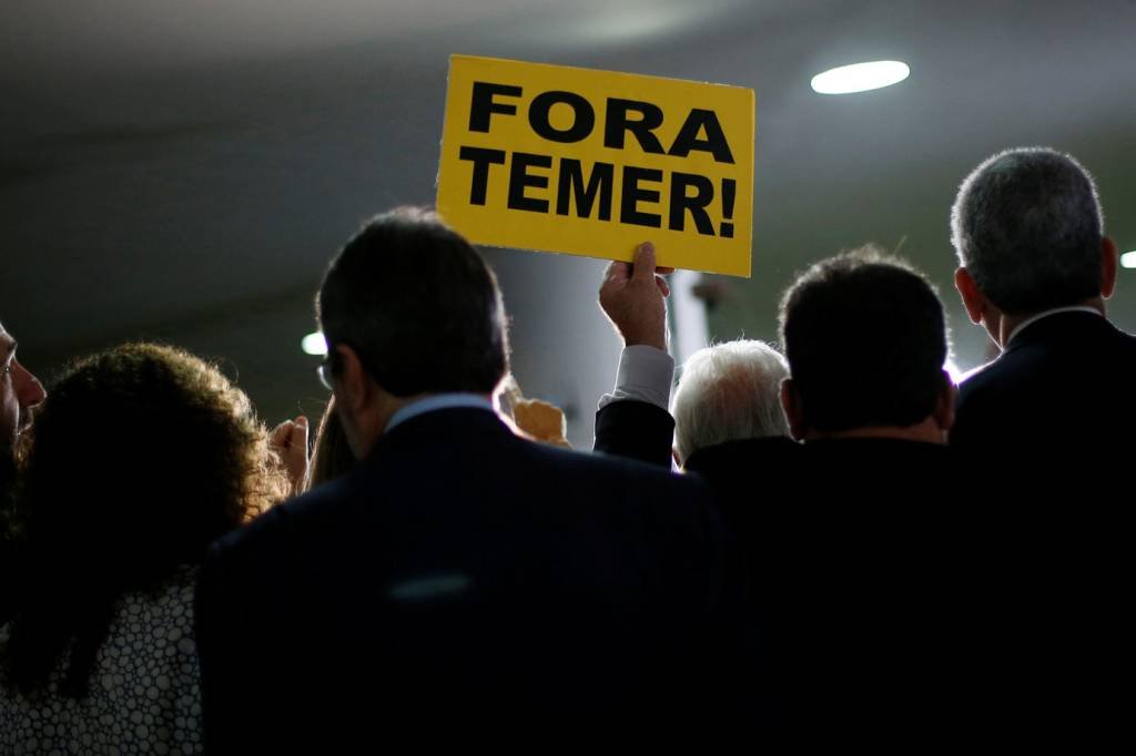 Maioria dos deputados do PSDB vota contra Temer na Câmara