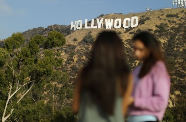 Milhares se reúnem em Hollywood para passeata contra abuso sexual