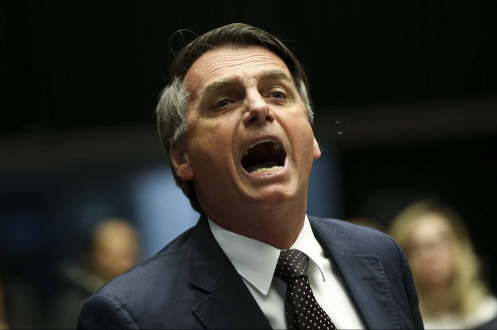 Bolsonaro dispara dados falsos sobre economia, saúde e educação