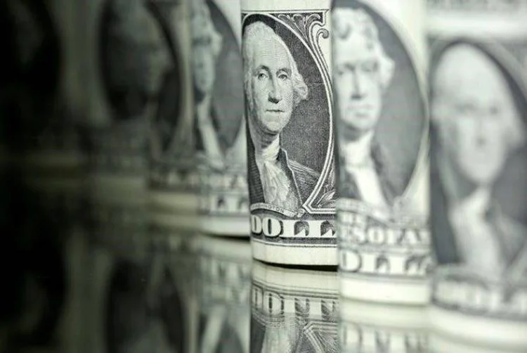 Dólar: entre o final da semana passada e a mínima desse pregão, a moeda norte-americana perdeu 10 centavos de real (Dado Ruvic/Illustration/Reuters)