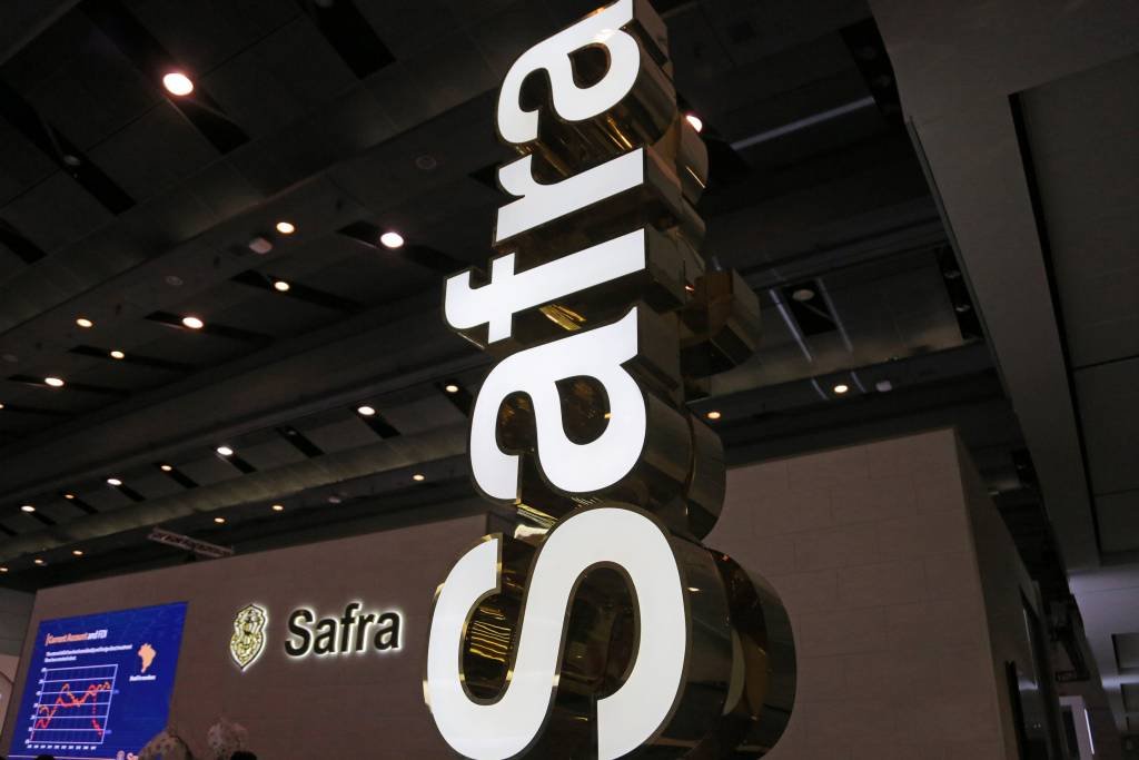 Safra: banco vai deter 58,6% do capital social total da Alfa Holdings e 55,38% do Consórcio Alfa (Chris Helgren/Reuters)
