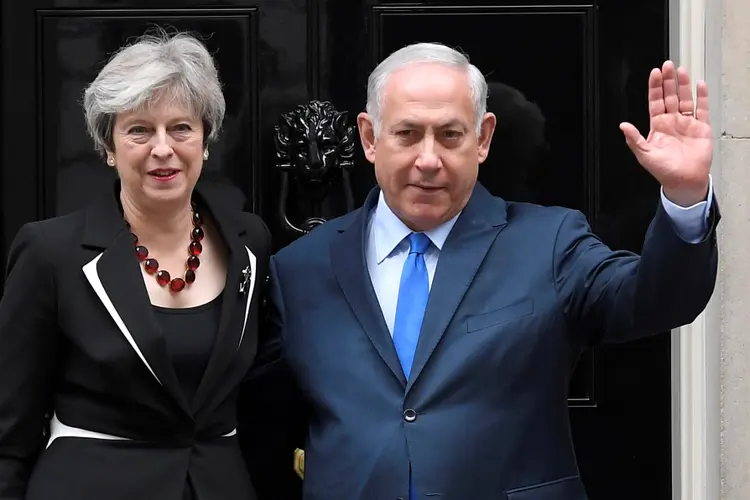 Theresa May e Benjamin Netanyahu: Premiê britânica recebeu líder israelense em Londres (Toby Melville/Reuters)
