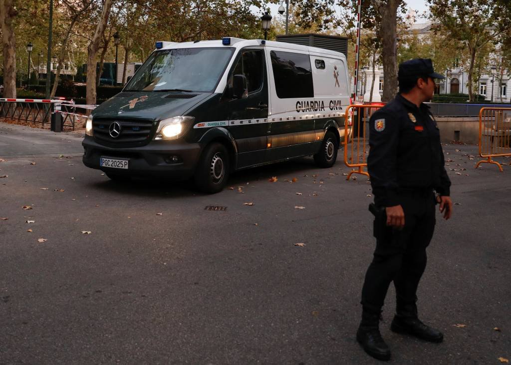 Espanha manda prender oito separatistas, incluindo Puigdemont