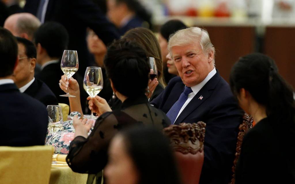 Trump dribla "Grande Firewall" da China para tuitar sobre viagem