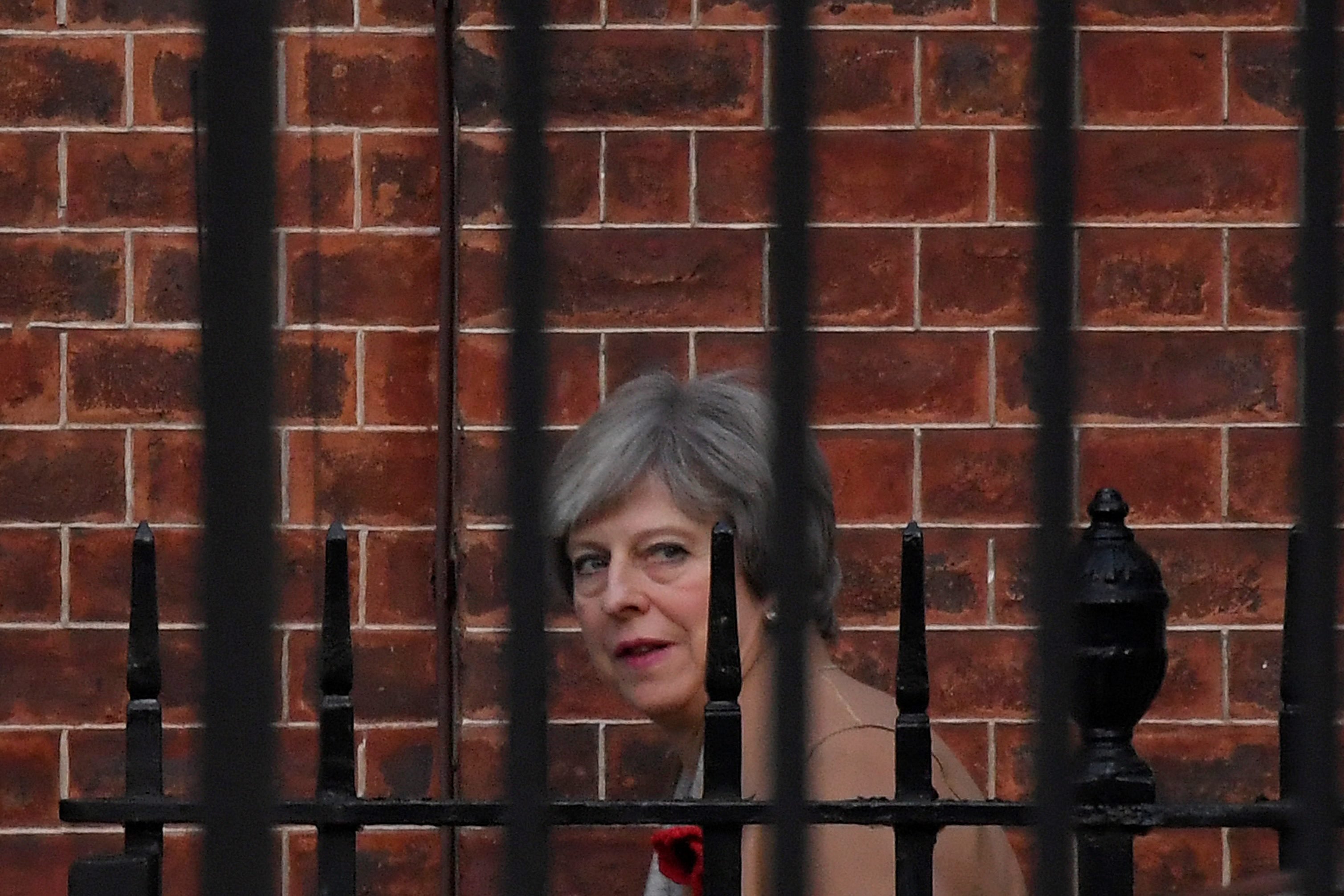 May enfrenta pressão para suavizar Brexit após acordo desmoronar