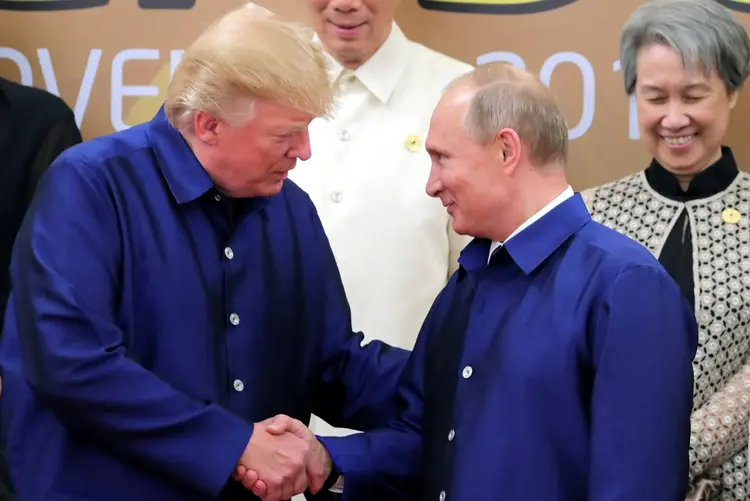 Trump e Putin: um porta-voz do governo russo considerou que a medida foi uma "decisão hostil" (Sputnik/Mikhail Klimentyev/Kremlin/Reuters)