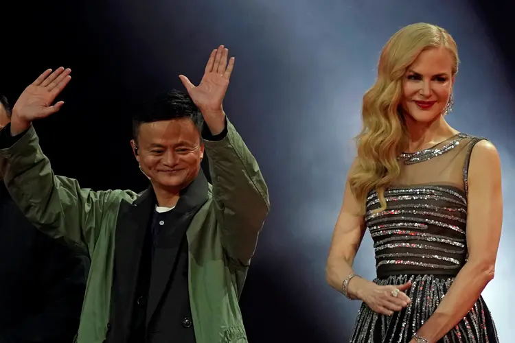 Jack Ma com a atriz Nicola Kidman: , o volume bruto de mercadorias vendidas do Alibaba superou 10 bilhões de iuanes em pouco mais de três minutos (Aly Song/Reuters)