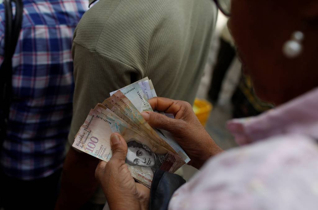 "Queremos comida!" é o pedido que Papai Noel ouve em Caracas