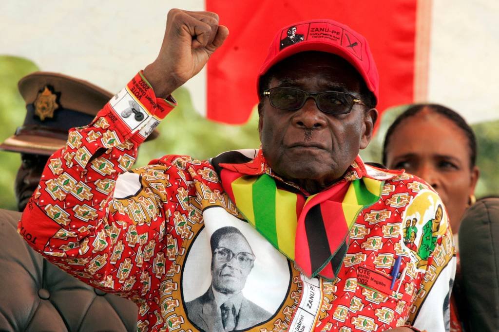 Mugabe resiste à pressão para deixar governo do Zimbábue
