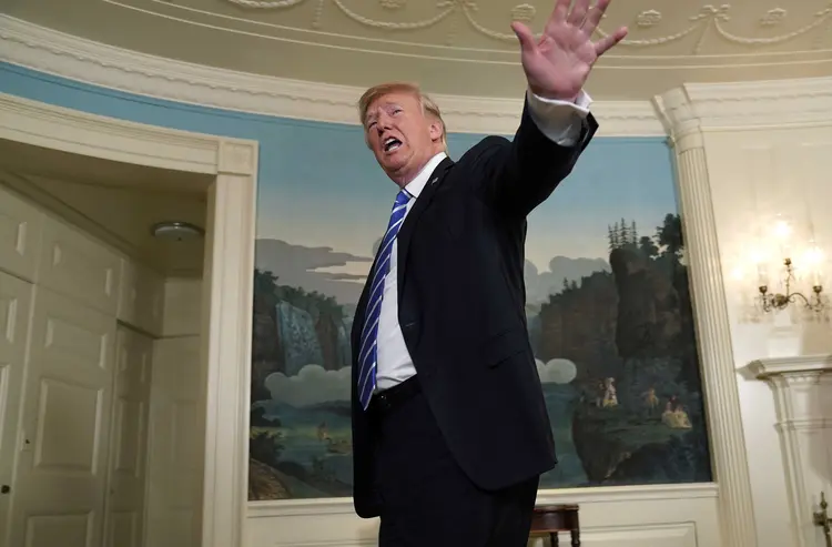 Donald Trump: Presidente afirmou ontem que estenderia pela última vez a suspensão de sanções ao Irã com base no acordo nuclear (Joshua Roberts/Reuters)