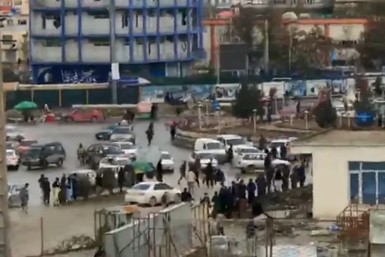 Cabul: ataque aconteceu dentro do hotel acontecia um ato político em apoio ao governador da província de Balkh (Mahboob Atiqi/Reuters)