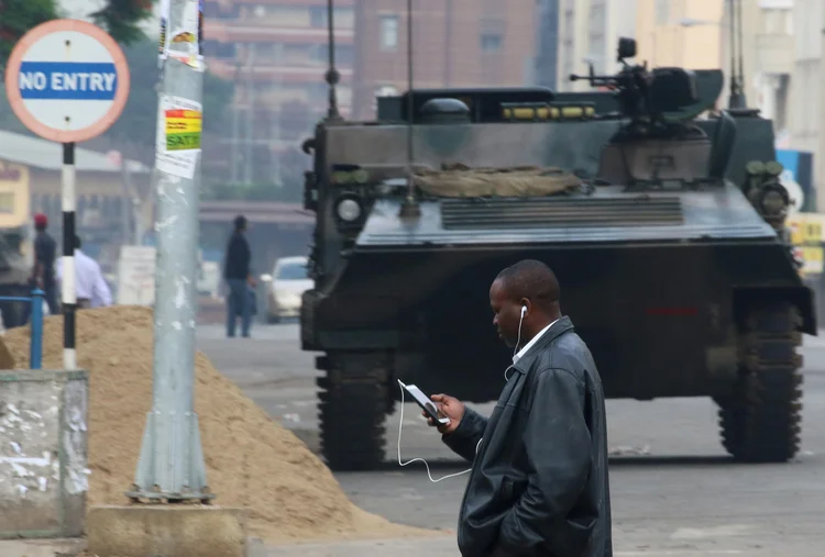 Harare: os militares tomaram o controle do país na noite de terça para quarta-feira (Philimon Bulawayo/Reuters)