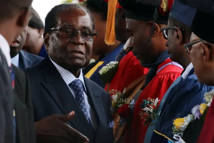 Mugabe: veteranos de guerra também aproveitaram a oportunidade para elogiar a atuação do exército (Philimon Bulawayo/Reuters)