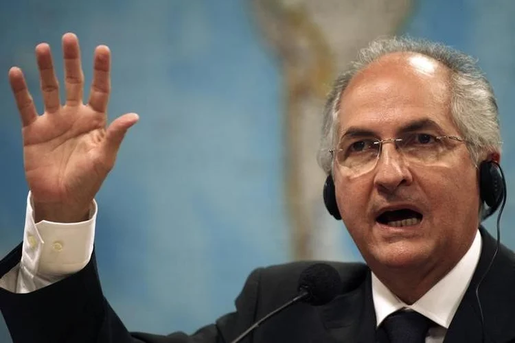 Ledezma: "Peço a minha esposa e filhas que entendam. Elas passaram longas horas de angústia sem saber onde eu estava" (Roberto Jayme/Reuters)