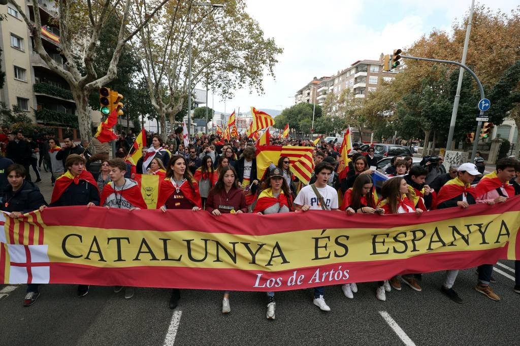 Menos de 1/4 dos catalães quer seguir com separação da Espanha