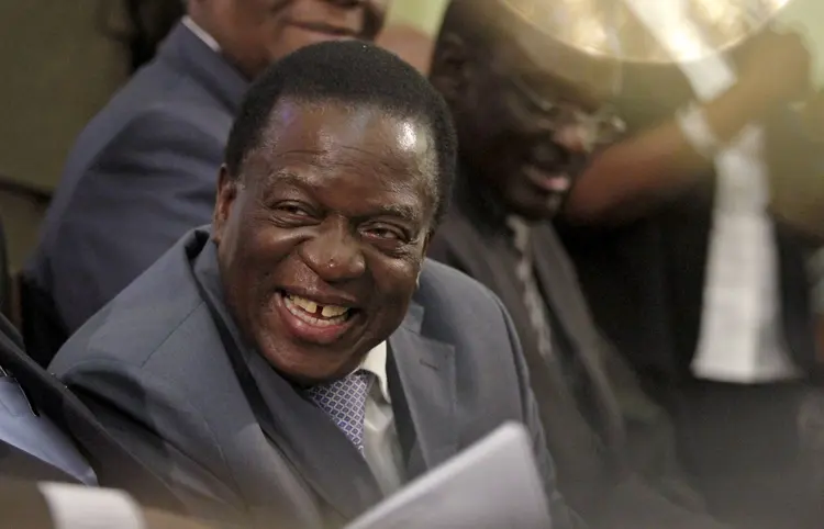 Mnangagwa foi destituído em 6 de novembro por iniciativa da primeira-dama, Grace Mugabe (Philimon Bulawayo/Reuters)