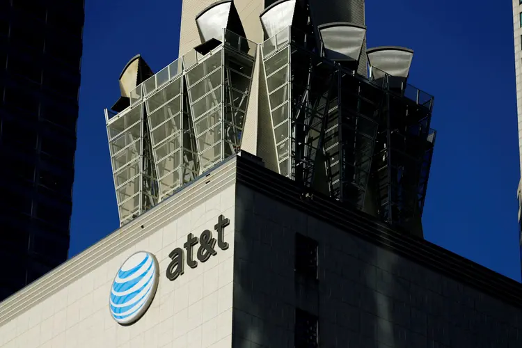 AT&T: no after-hours em Nova York, as ações da AT&T subiam 3,20% (Mike Blake/Reuters)