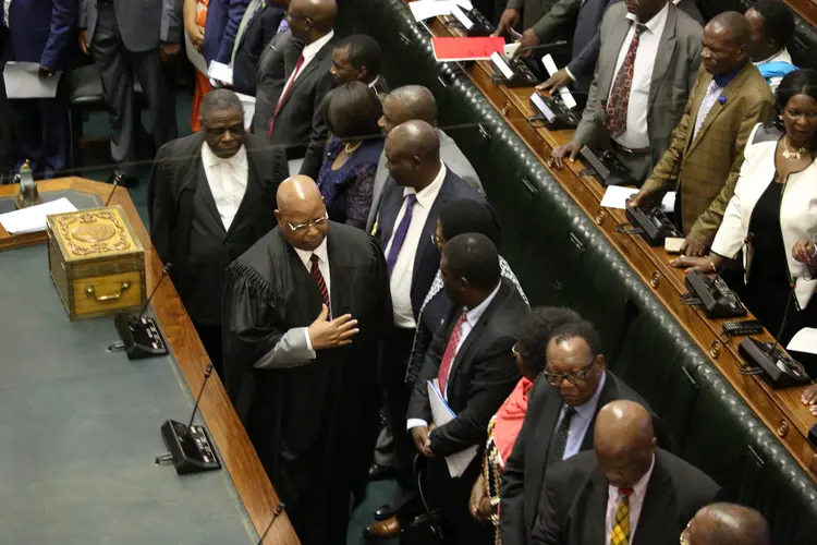 Parlamento: de acordo com a lei do Zimbábue, uma sessão conjunta pode acontecer em qualquer lugar (Aaron Ufumeli/Pool/Reuters)