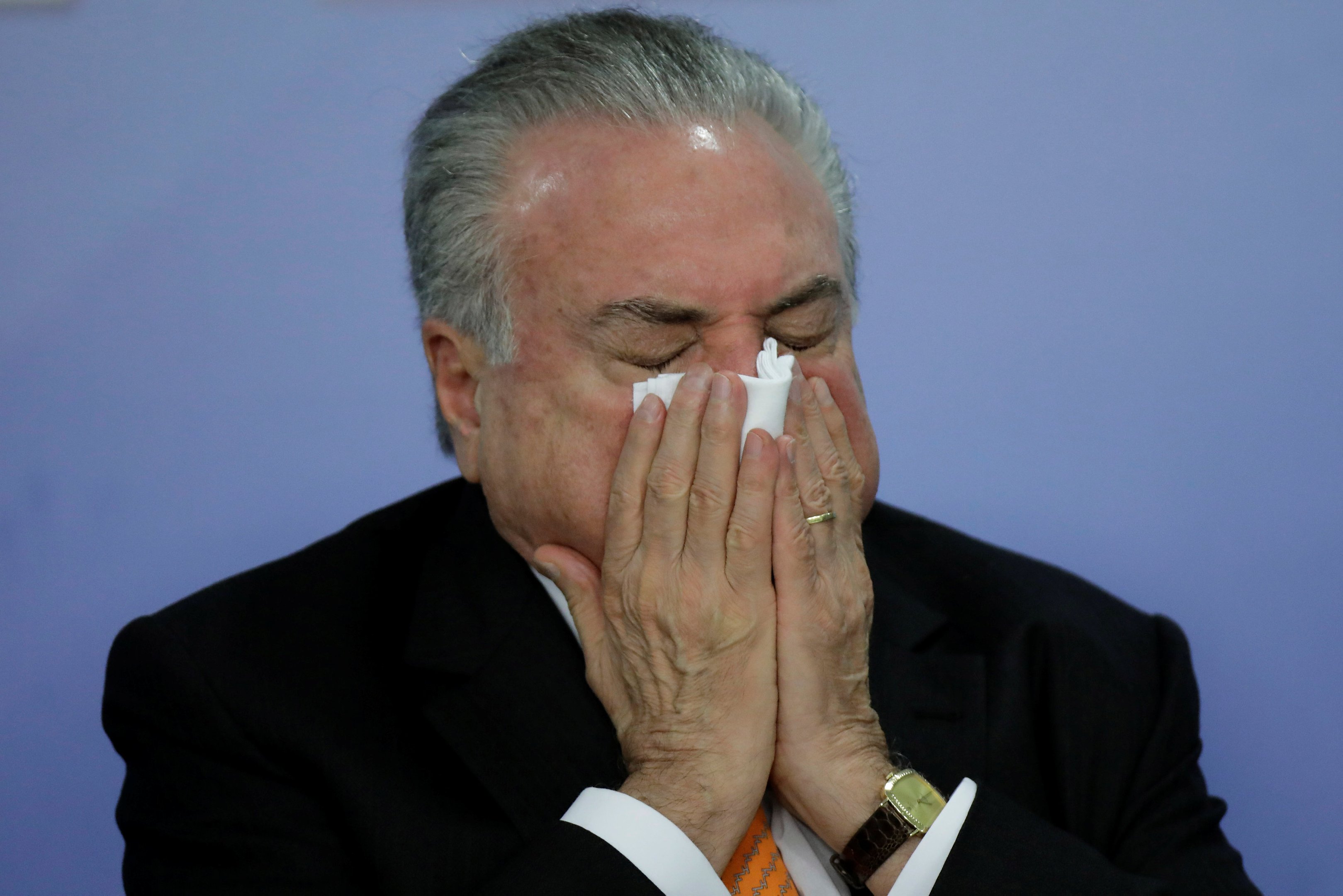 "Estou ótimo, embora toda hora queiram me matar", diz Temer