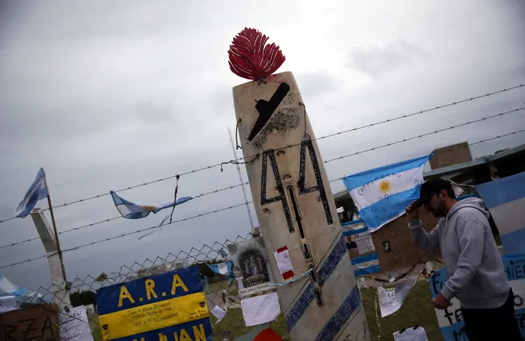 Submarino desaparecido: o porta-vox explicou que durante a busca houve seis contatos, dos quais dois já estão descartados (Marcos Brindicci/Reuters)