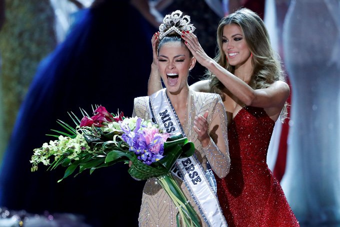 Sul-africana Demi-Leigh Nel-Peters é a nova Miss Universo