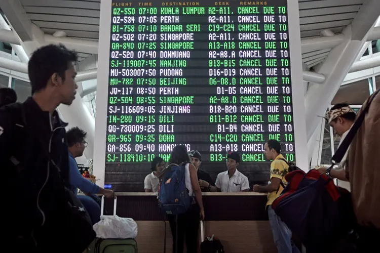 Aeroporto de Bali: instalações aeroportuárias fecharam no começo do dia, situação que durará 24 horas (Fikri Yusuf/Reuters)
