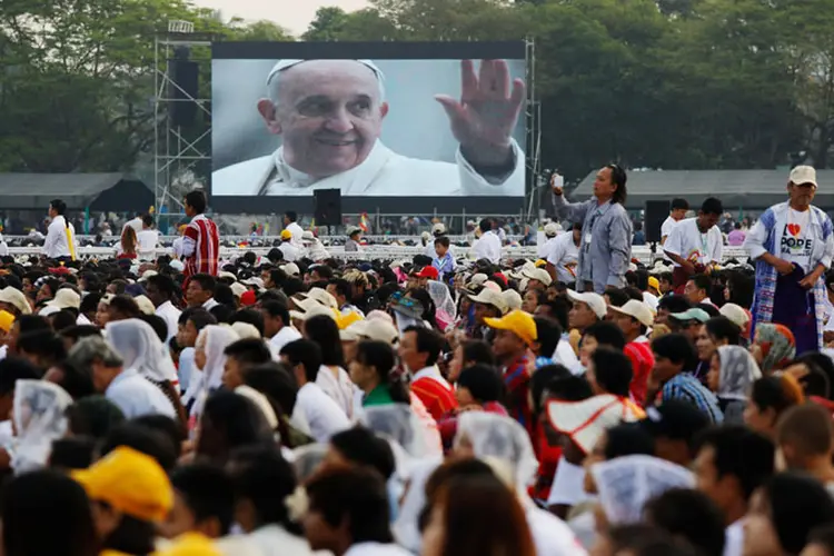 Papa Francisco: na terça-feira, Francisco pediu "respeito a todos os grupos étnicos", mas evitou pronunciar a palavra "rohingya" (Ann Wang/Reuters)