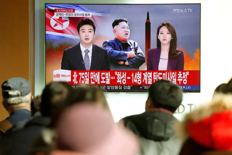 Novo míssil da Coreia do Norte é capaz de levar uma ogiva nuclear de grande tamanho e alcançar todo o território dos Estados Unidos (Kim Hong-Ji/Reuters)