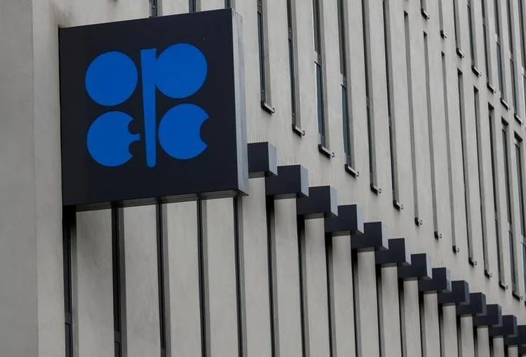 Com a pressão dos Estados Unidos e a oposição de alguns membros do cartel, especialmente Irã, a Opep anunciou o aumento da produção (Leonhard Foeger/Reuters)