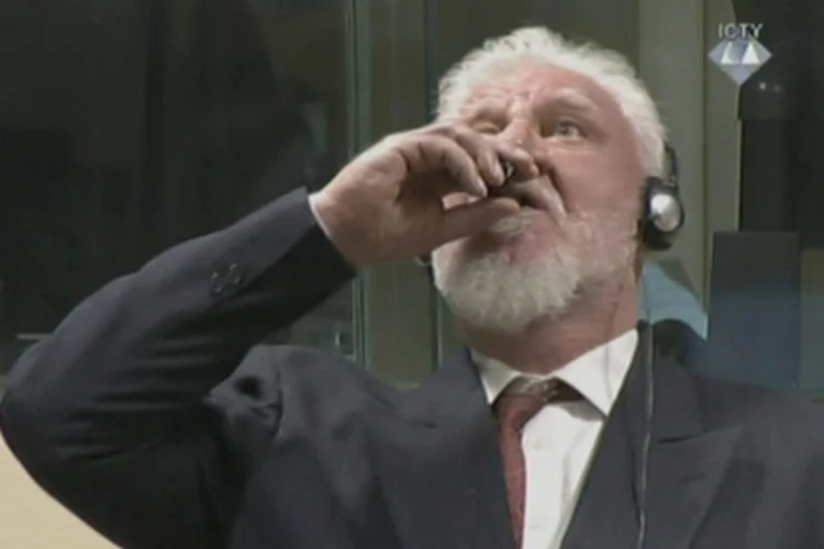 Slobodan Praljak: a Corte disse que Praljak "recebeu atendimento imediato por parte da equipe médica" do TPII (Reprodução/Reuters)
