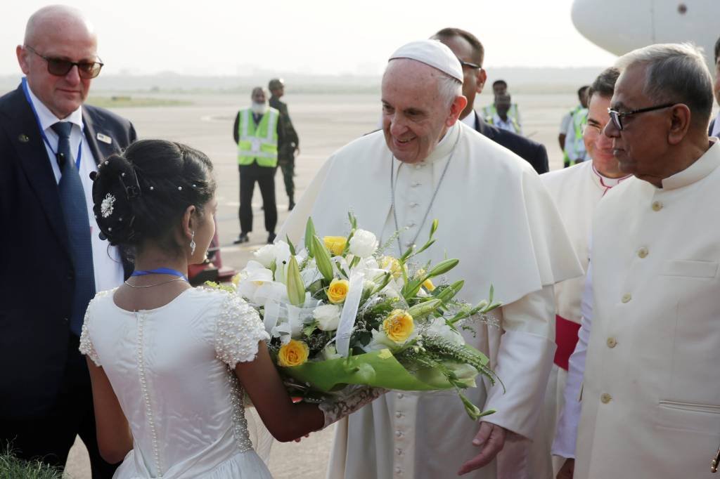 Papa Francisco chega a Bangladesh