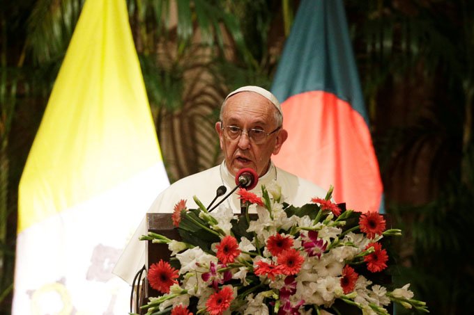 Papa pede que mundo tome medidas decisivas na crise dos rohingyas