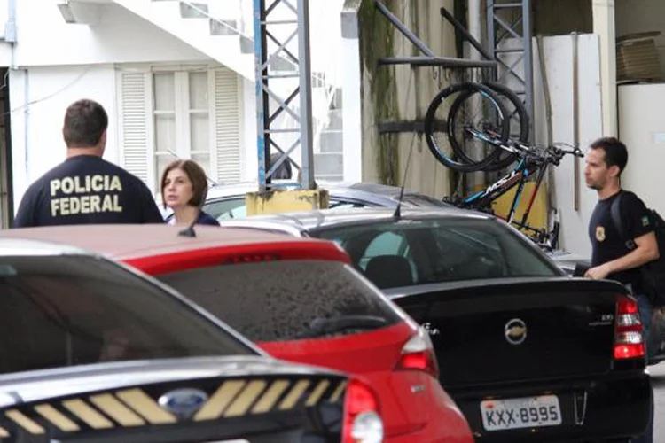 Rosinha Garotinho foi levada para a sede da PF no município de Campos dos Goytacazes (Phelipe Soares/NF Notícias/Agência Brasil)