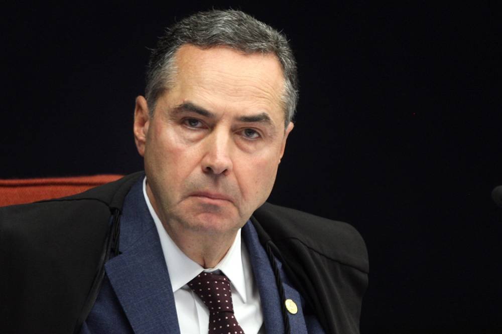 Ministro de Temer defende impeachment de Barroso, do STF
