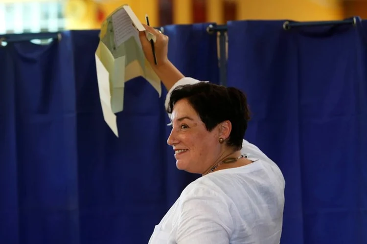 BEATRIZ SÁNCHEZ VOTA EM SANTIAGO: "somos uma força que irrompe no cenário político" (Reuters)