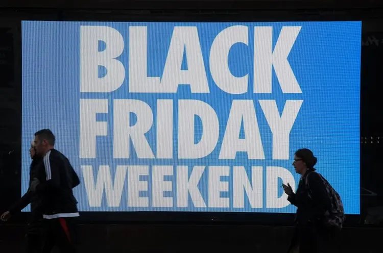 Black Friday: o dia de promoções, inventado nos Estados Unidos, se espalhou pelo mundo (Toby Melville/Reuters)